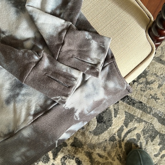 90 Degree by Reflex Sweatshirt - Picture 2 of 4